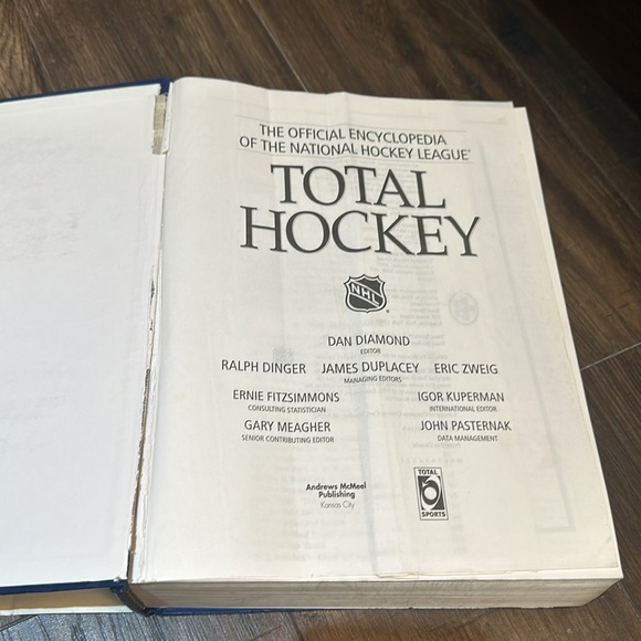 Total Hockey Official Encyclopedia of the NHL 1998 HC W/ 1998-1999 Supplenent - Picture 2 of 5